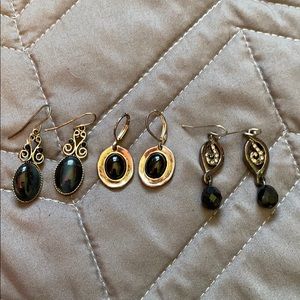 Bundle of vintage earrings